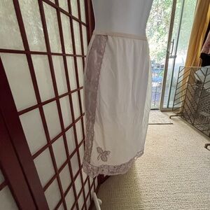 Elegant Cream Lace Trim Slip with Leaf Design size Small